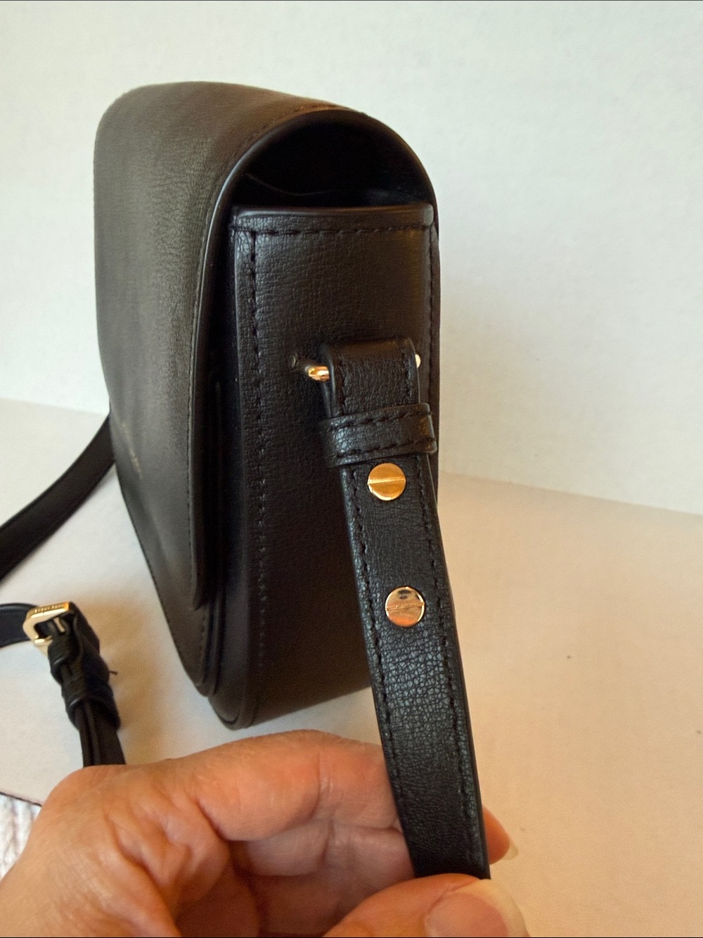 Marc Jacobs Black Leather Crossbody Saddle Bag with Gold Hardware - Picture 3 of 9